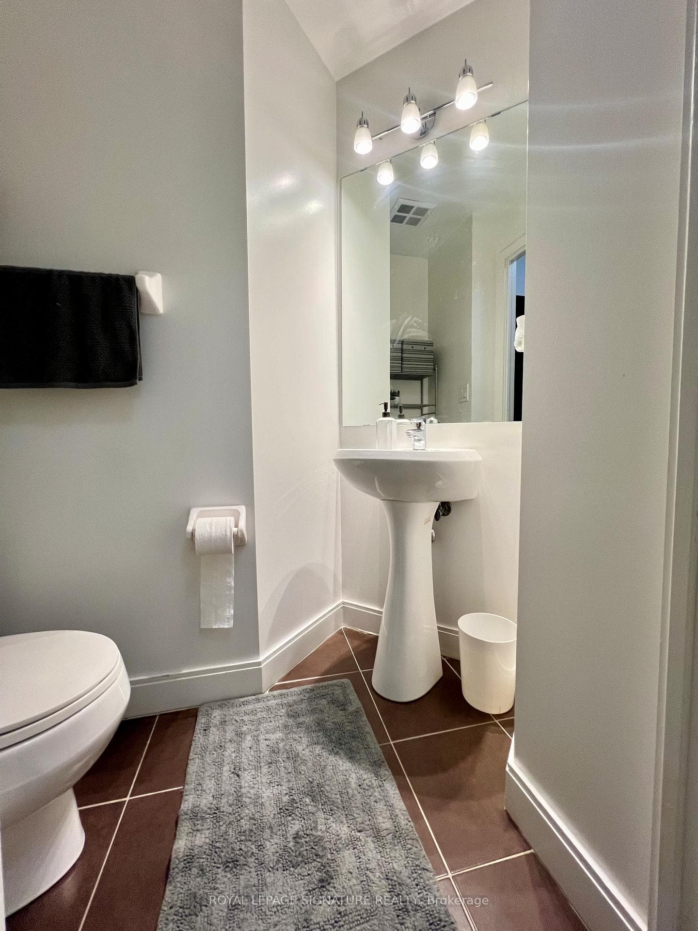 80 Absolute Avenue Unit 607 photo 8