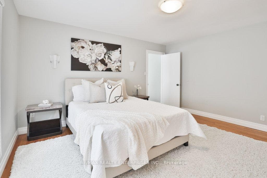 35 Hollyrood Heights Drive photo 21
