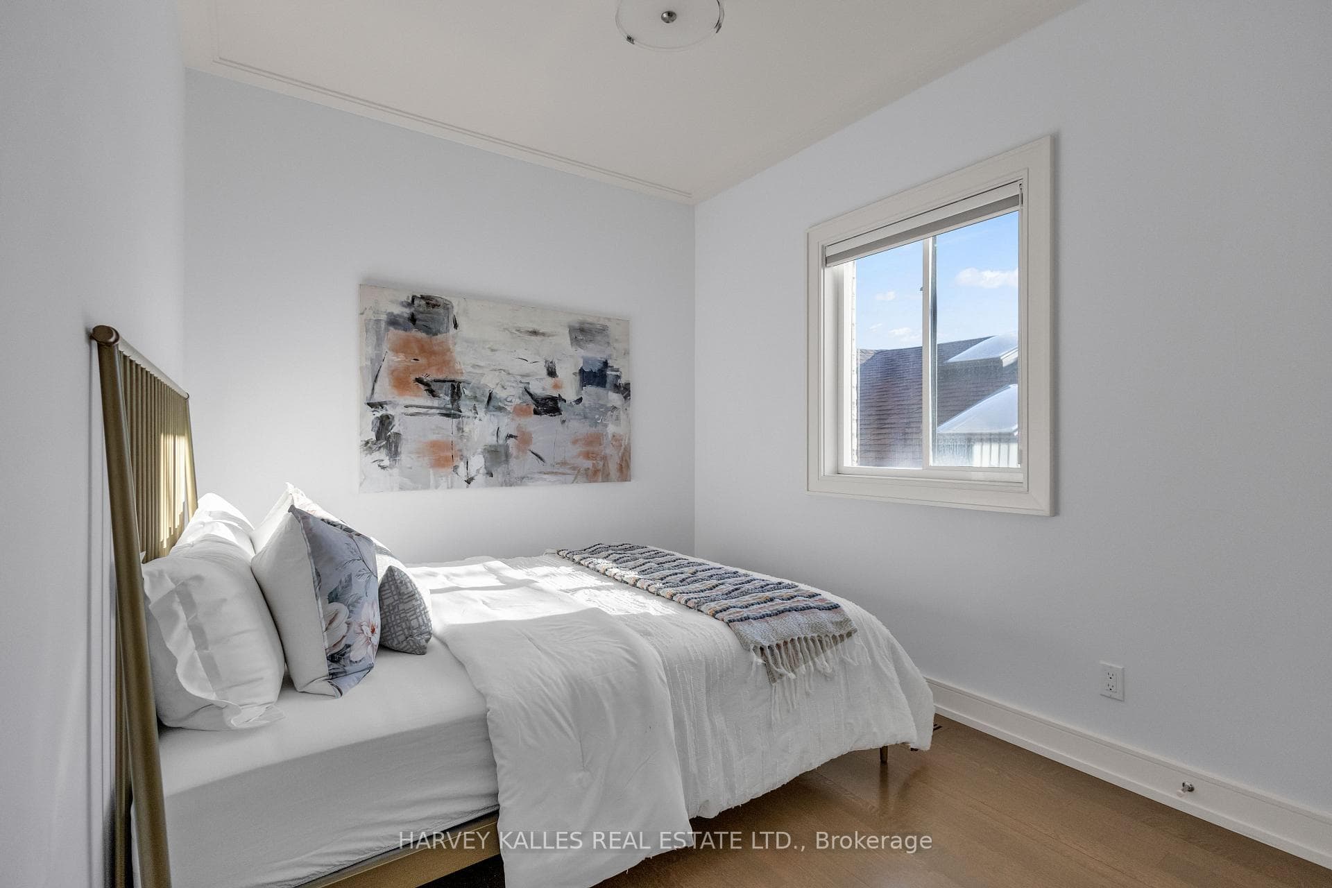 172A Lawrence Avenue photo 32