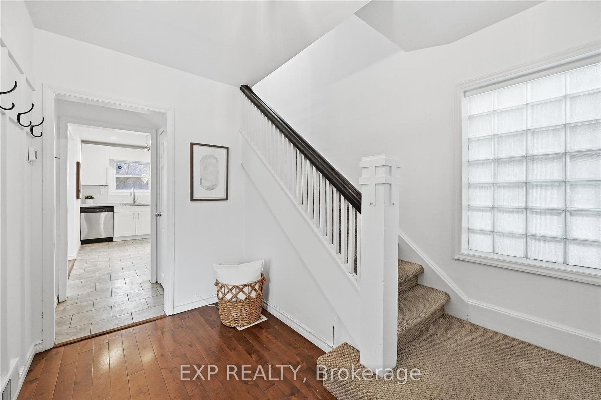 491 Dunsmure Road photo 4