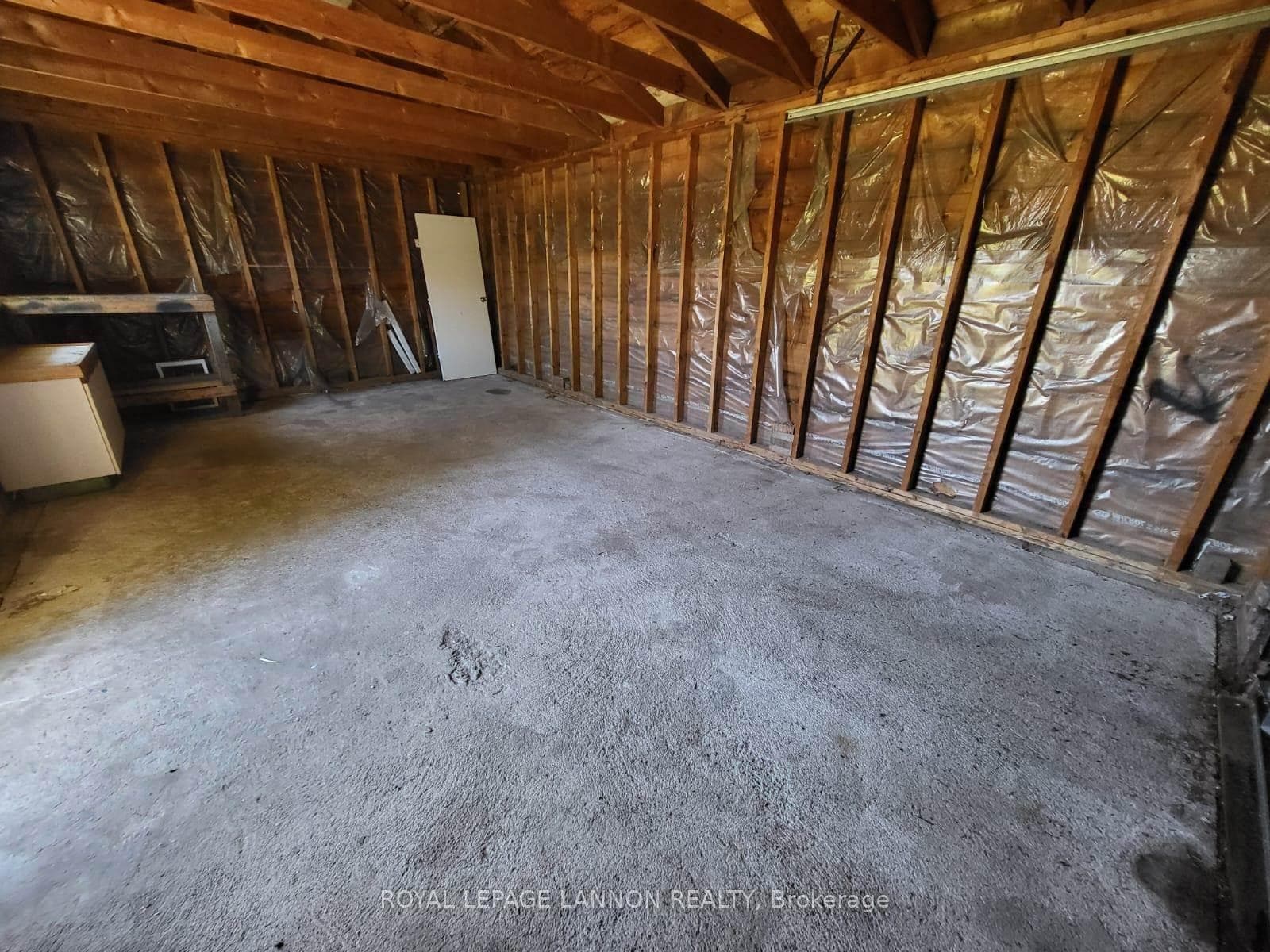 382 Balsam St photo 28
