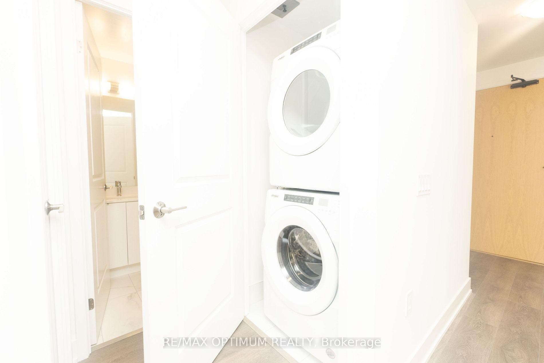 202 Burnhamthorpe Road Unit 803 photo 12
