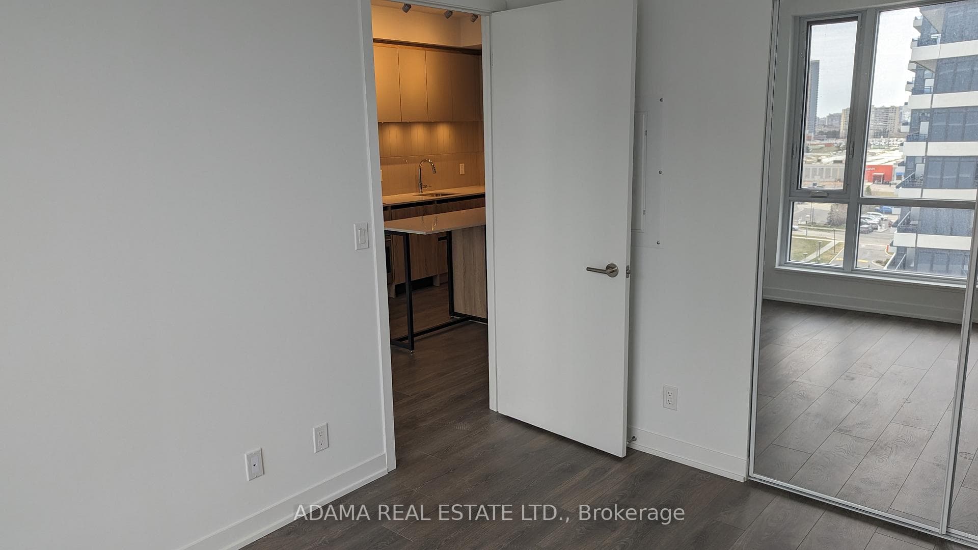 7950 Bathurst Street Unit A1019 photo 6
