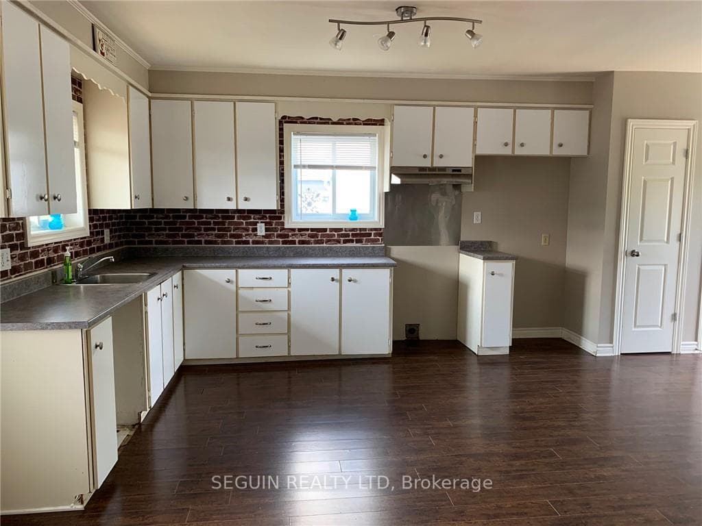 344 CHAMPLAIN Street photo 8