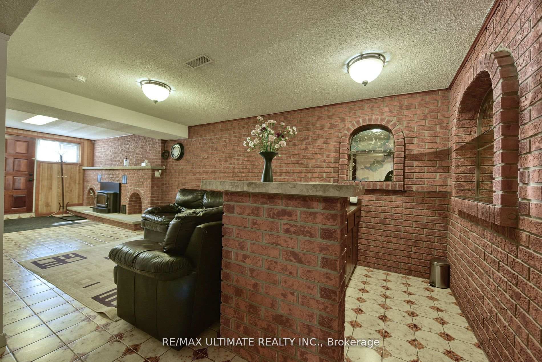 31 Whitburn Crescent Unit Bsmt photo 11