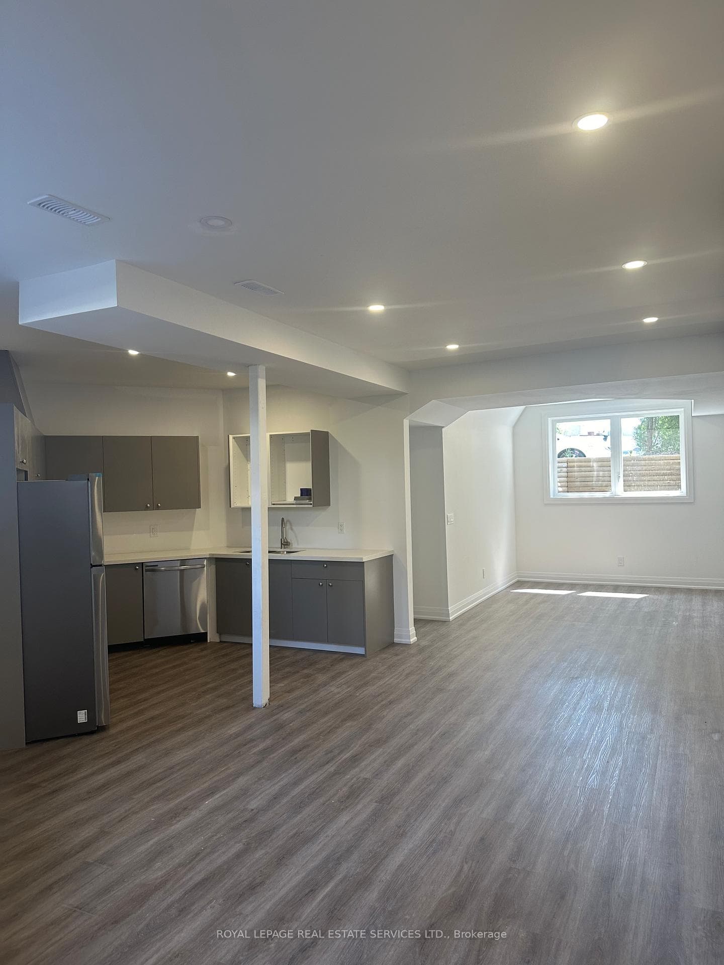 535 Vaughan Road Unit 4 photo 4