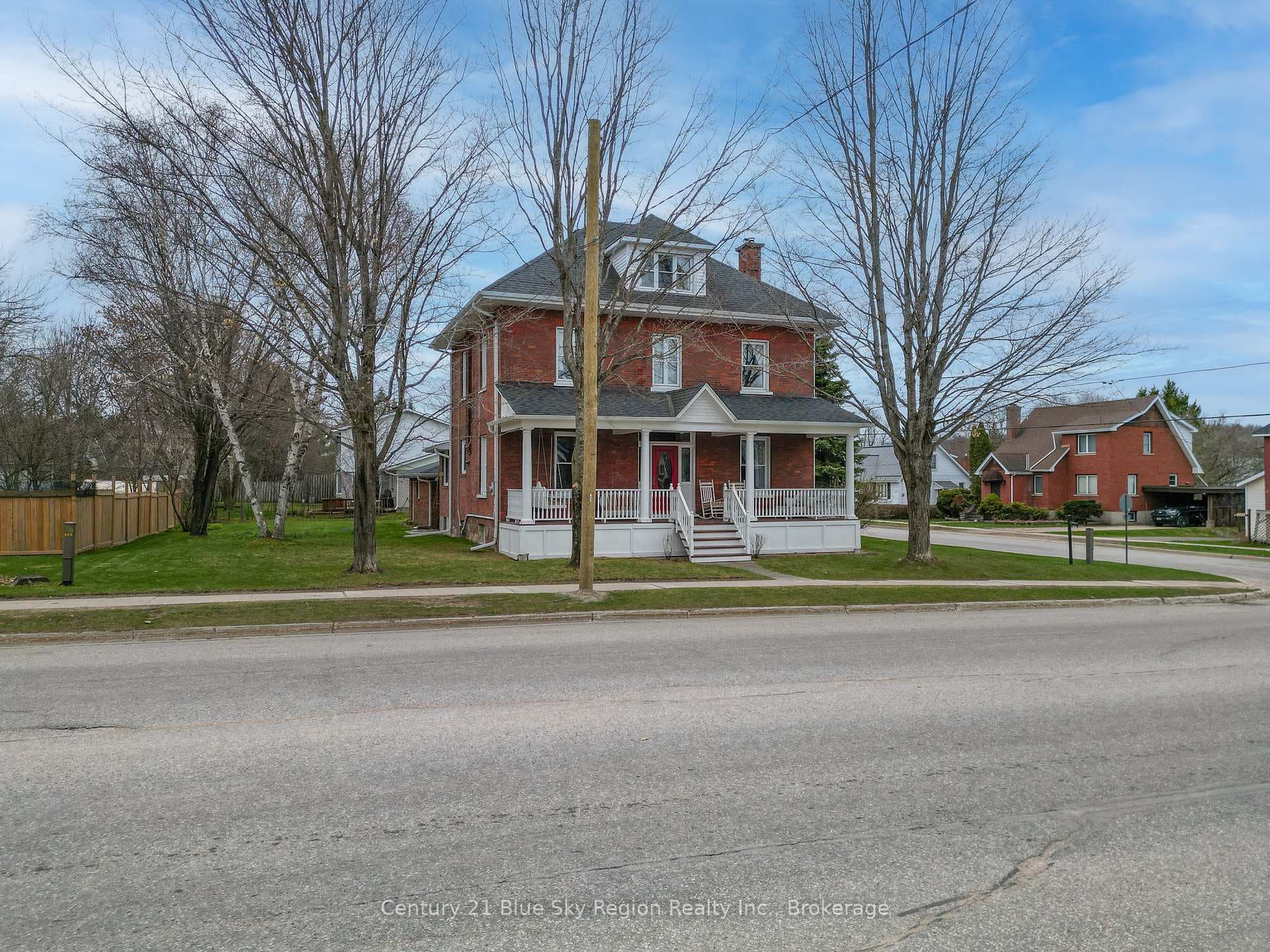 262 Edward Street photo 42