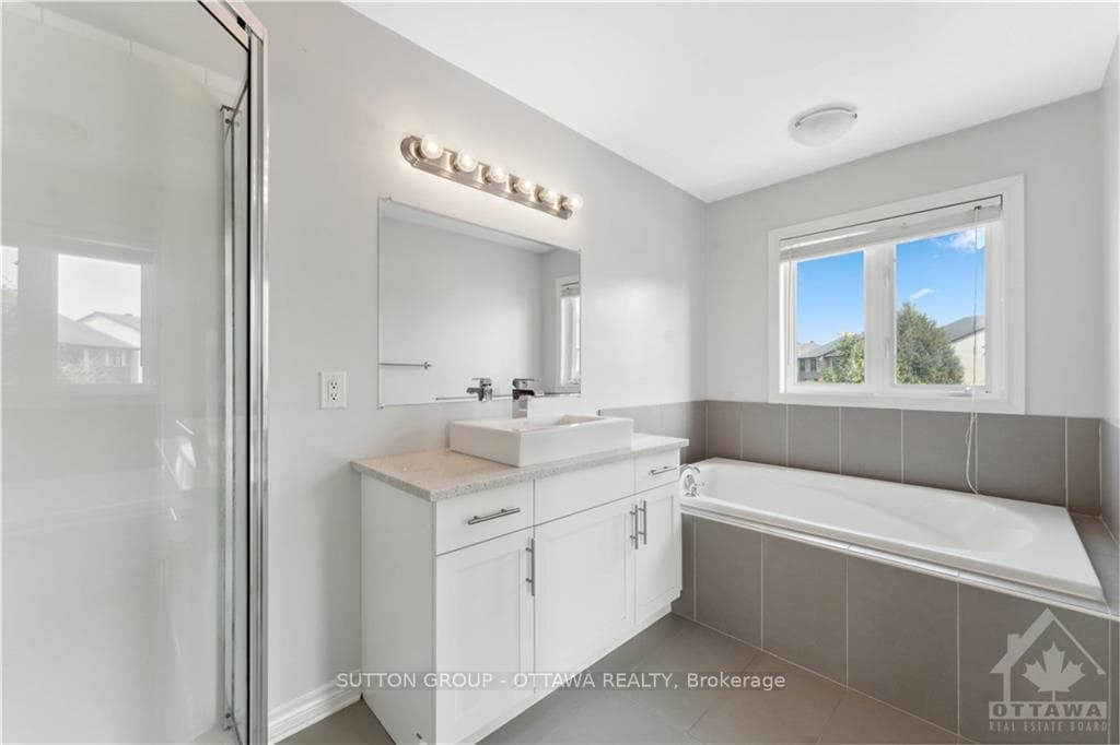 248 KEYROCK Drive photo 16