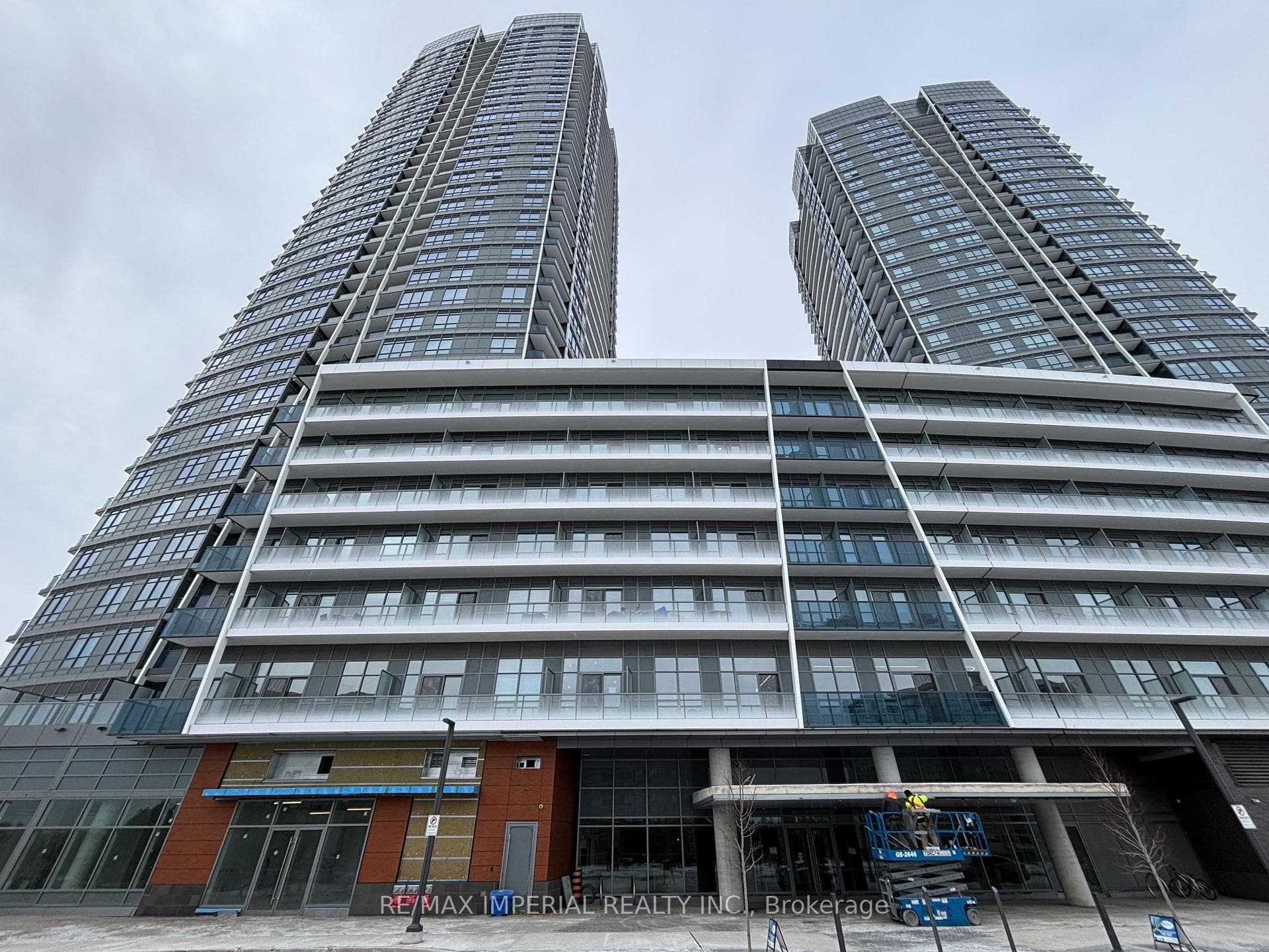 30 Upper Mall Way Unit 2801 photo 3