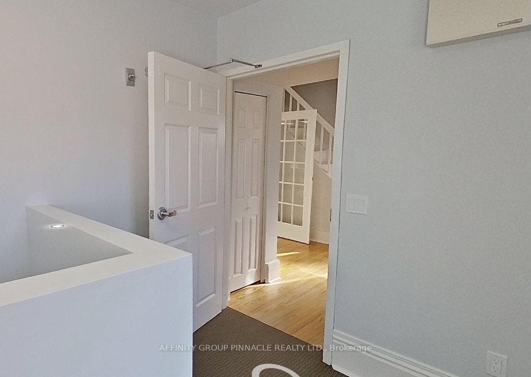 273 Charlotte Street Unit UPPER photo 5
