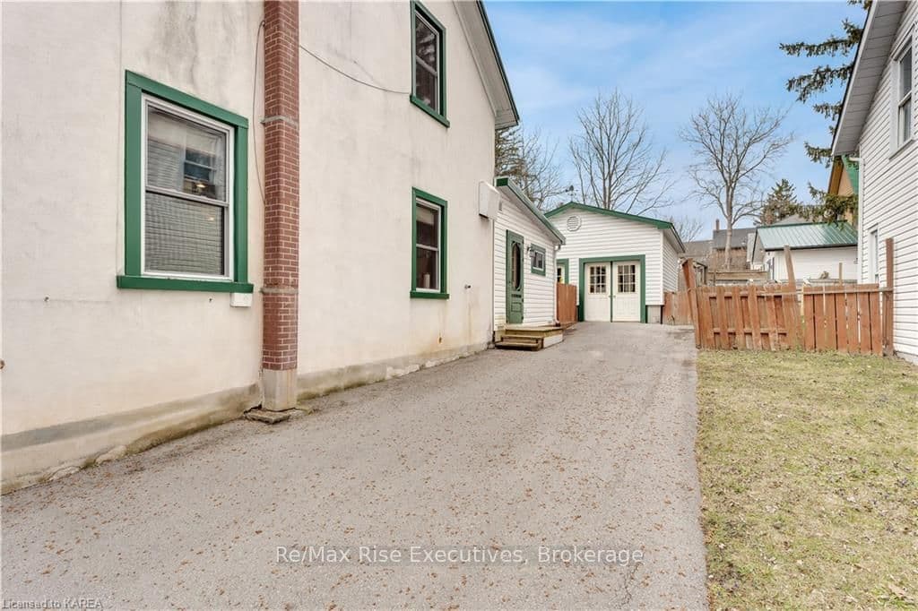 285 THOMAS Street photo 4