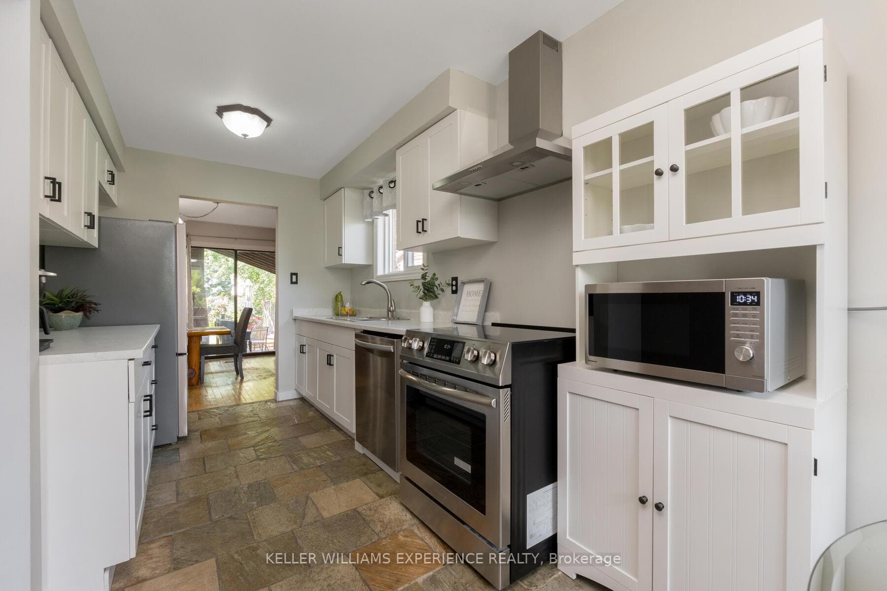 15 Thorson Gate photo 9