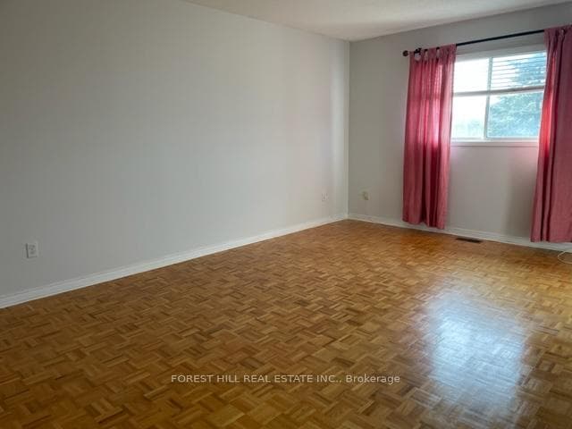136 Melville Avenue photo 7