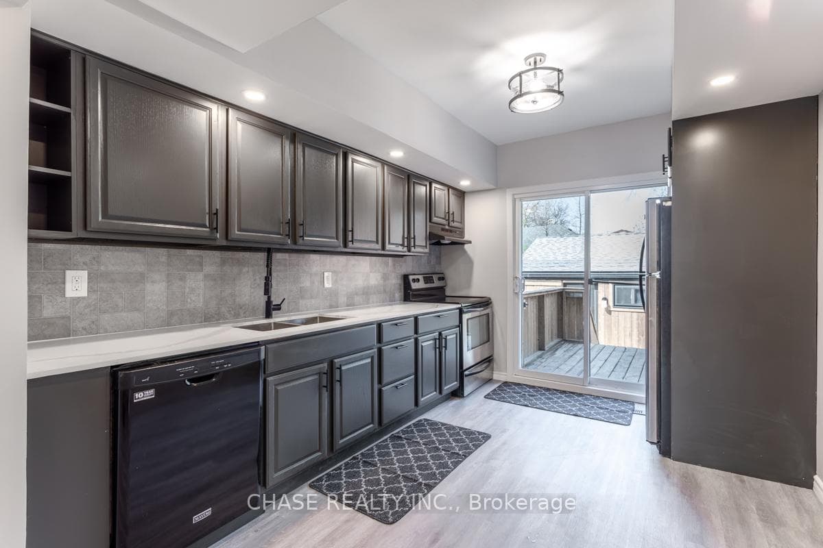513 Queensdale Avenue photo 9