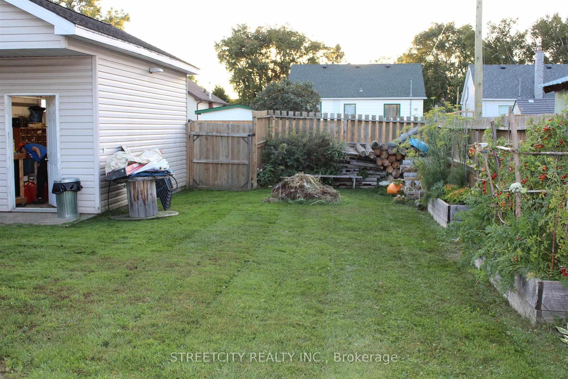 733 Ernestine Avenue photo 4