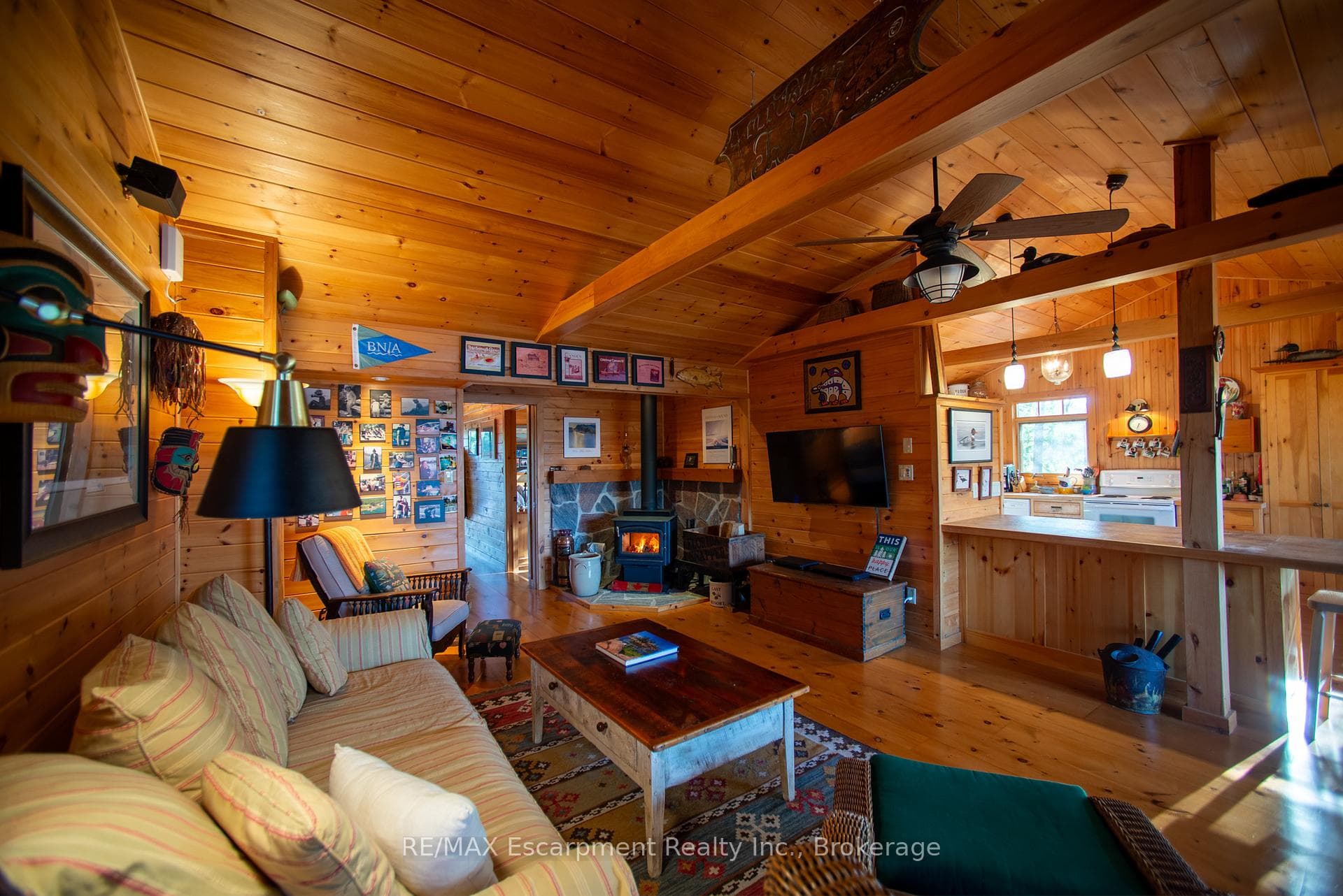 Living, wood burning fp, vaulted ceiling