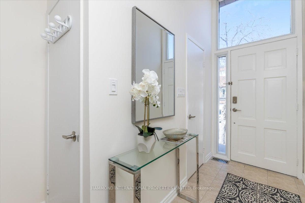 35 Stately Way photo 2
