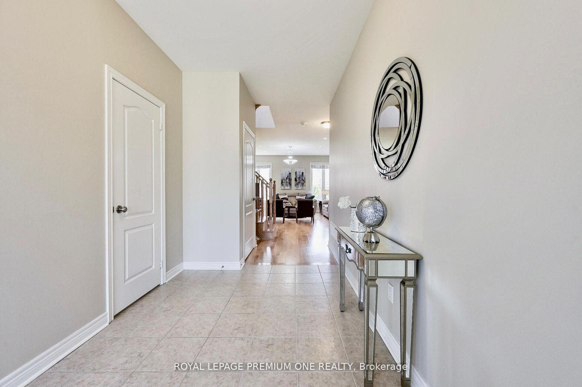 166 Sharpe Crescent photo 8