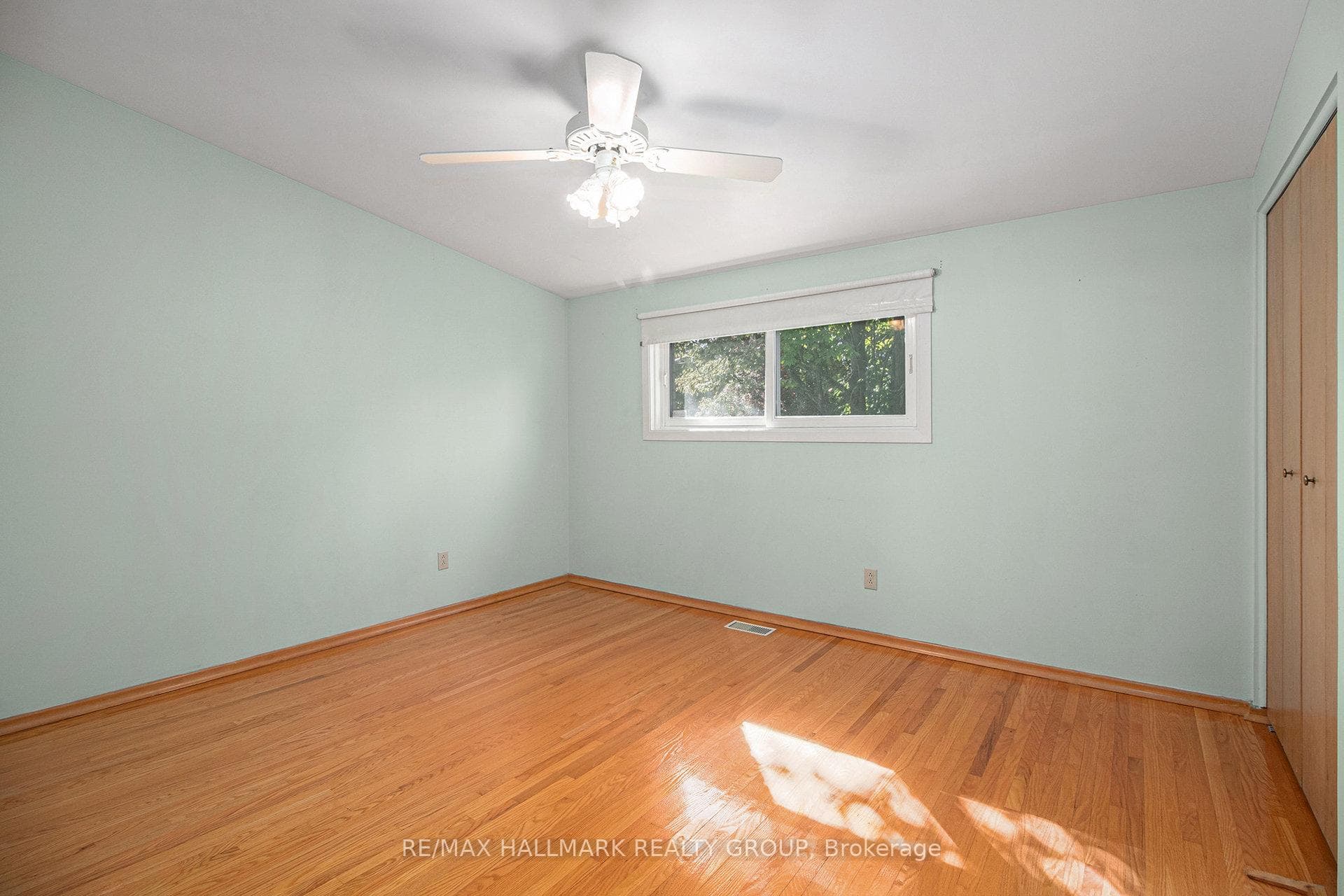 1938 Featherston Drive photo 11