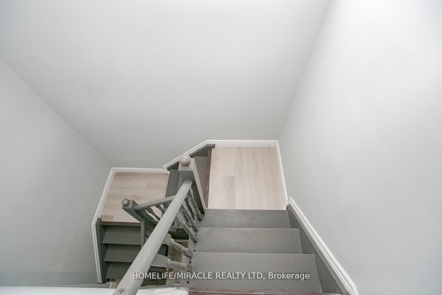 16 Finchley Crescent photo 25