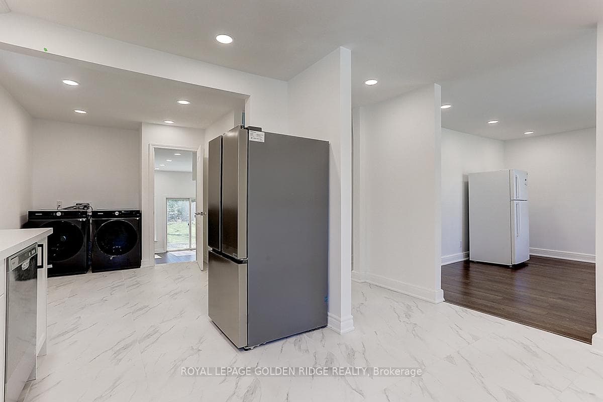 21 Lyndale Drive photo 13