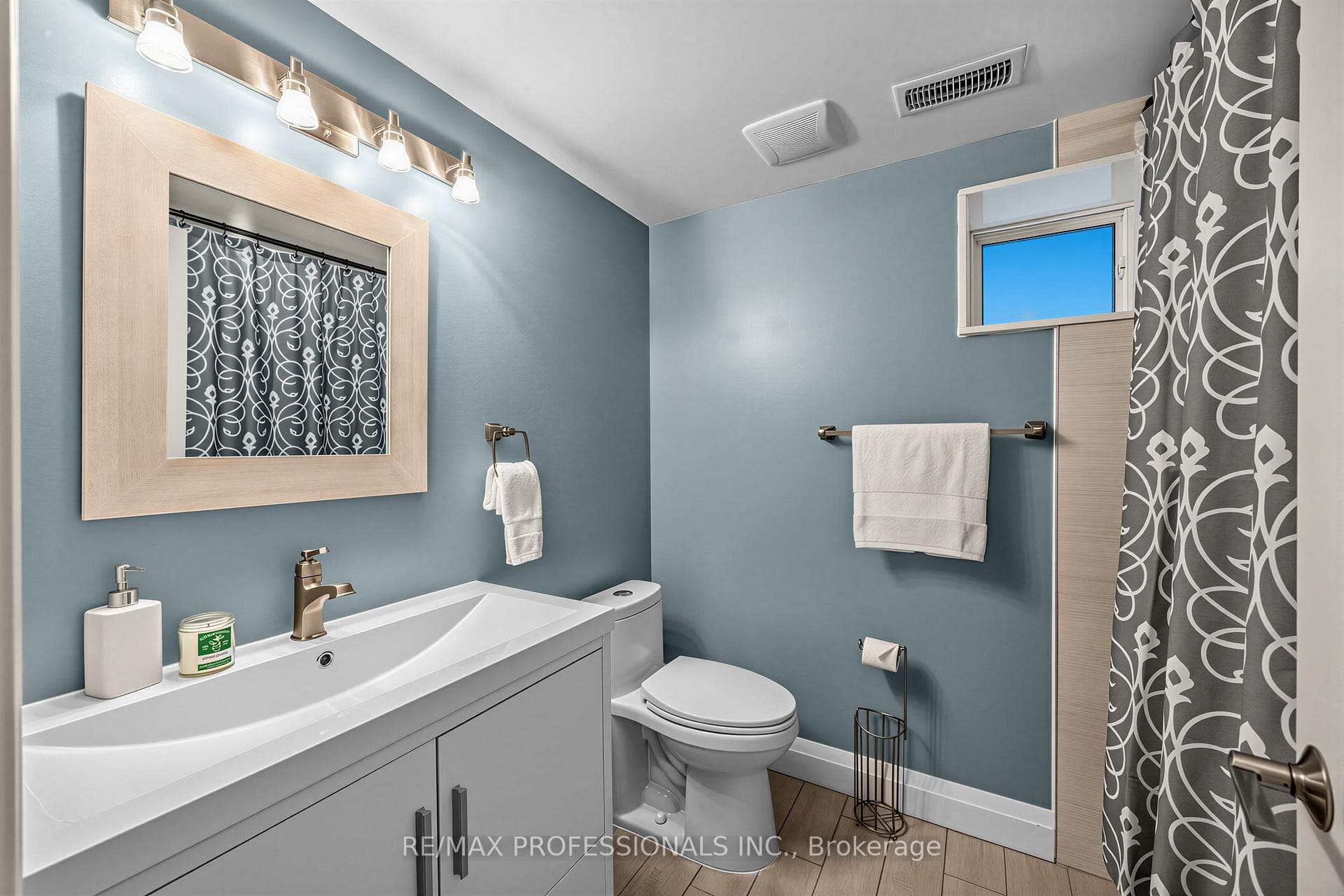 215 Gilbert Avenue photo 29