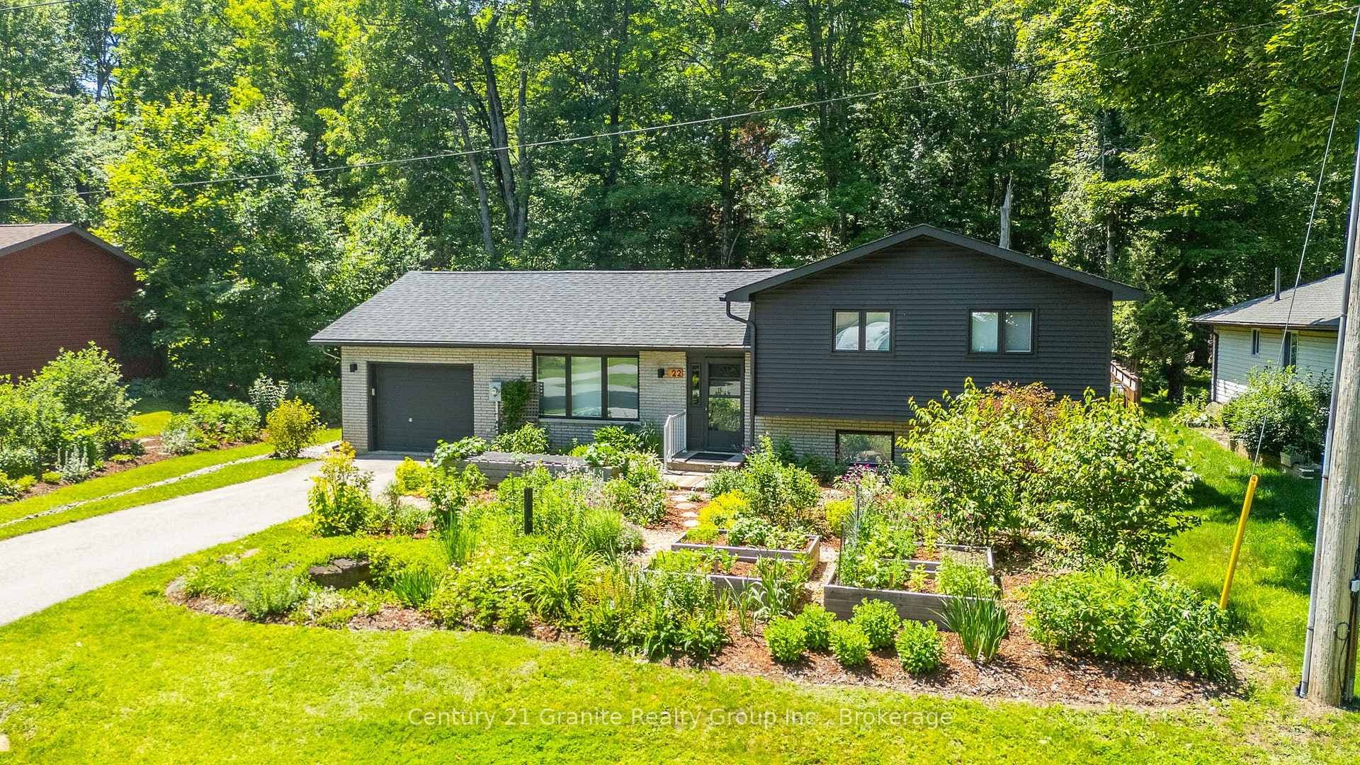 3 Bedroom, 3 Bath Home - Close to Town