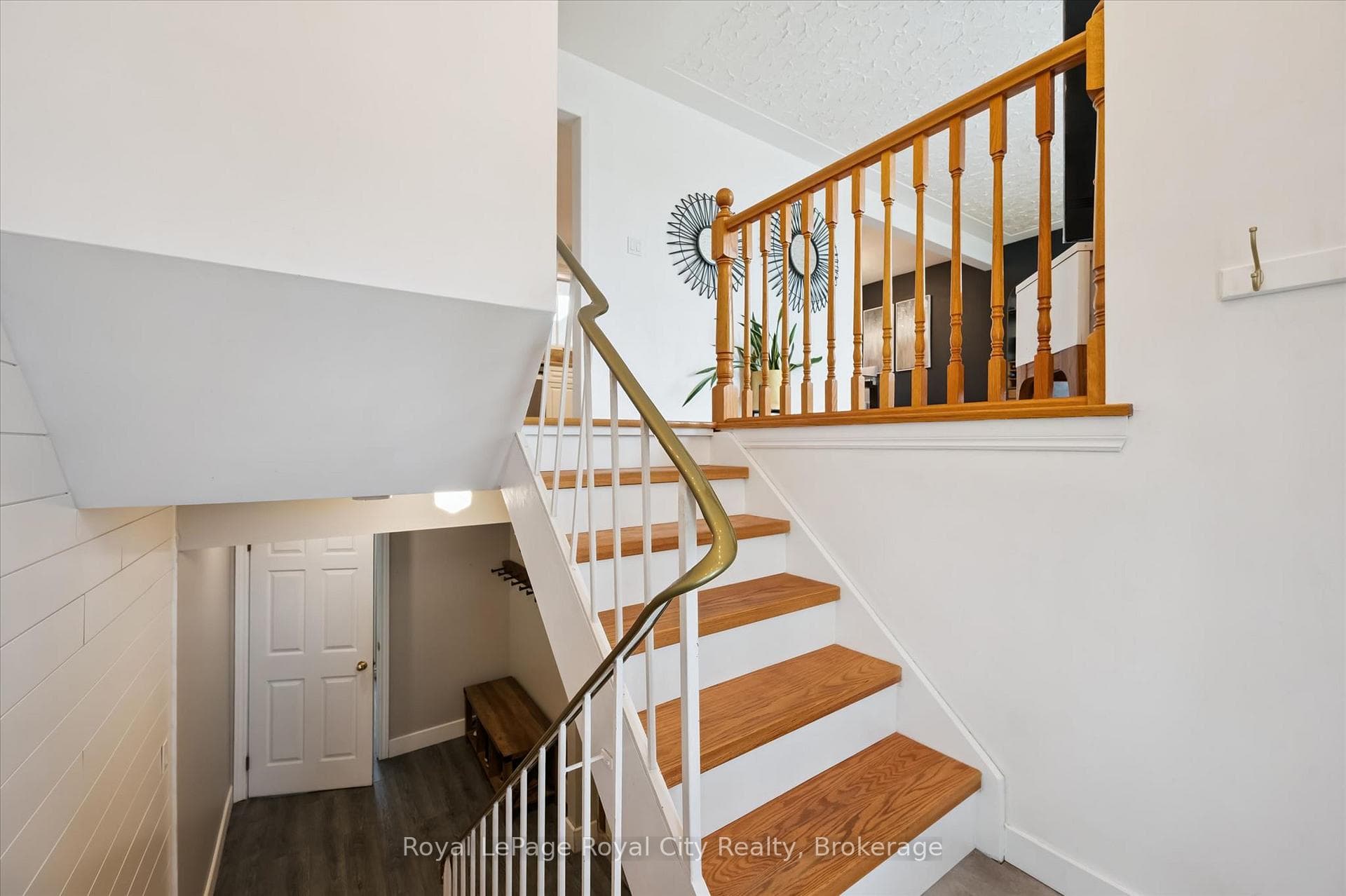 637 Cedargrove Place photo 5