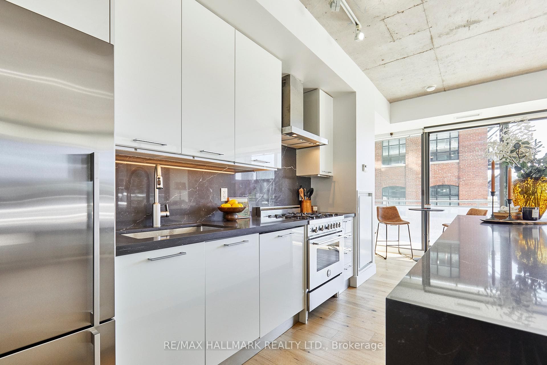 90 Broadview Avenue Unit 211 photo 8