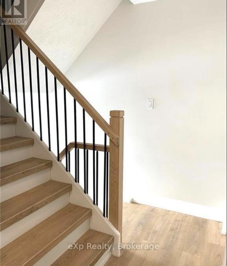 215 McNab Street Unit 9 photo 5