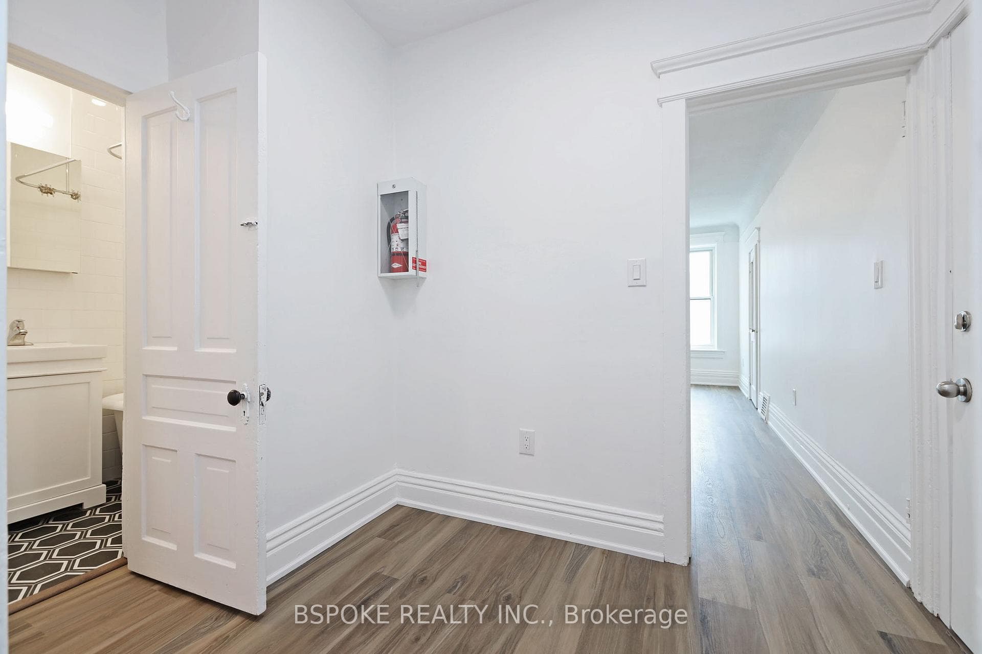628 College Street Unit 2 photo 4