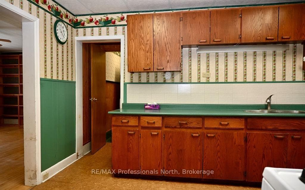 330 John Street photo 18