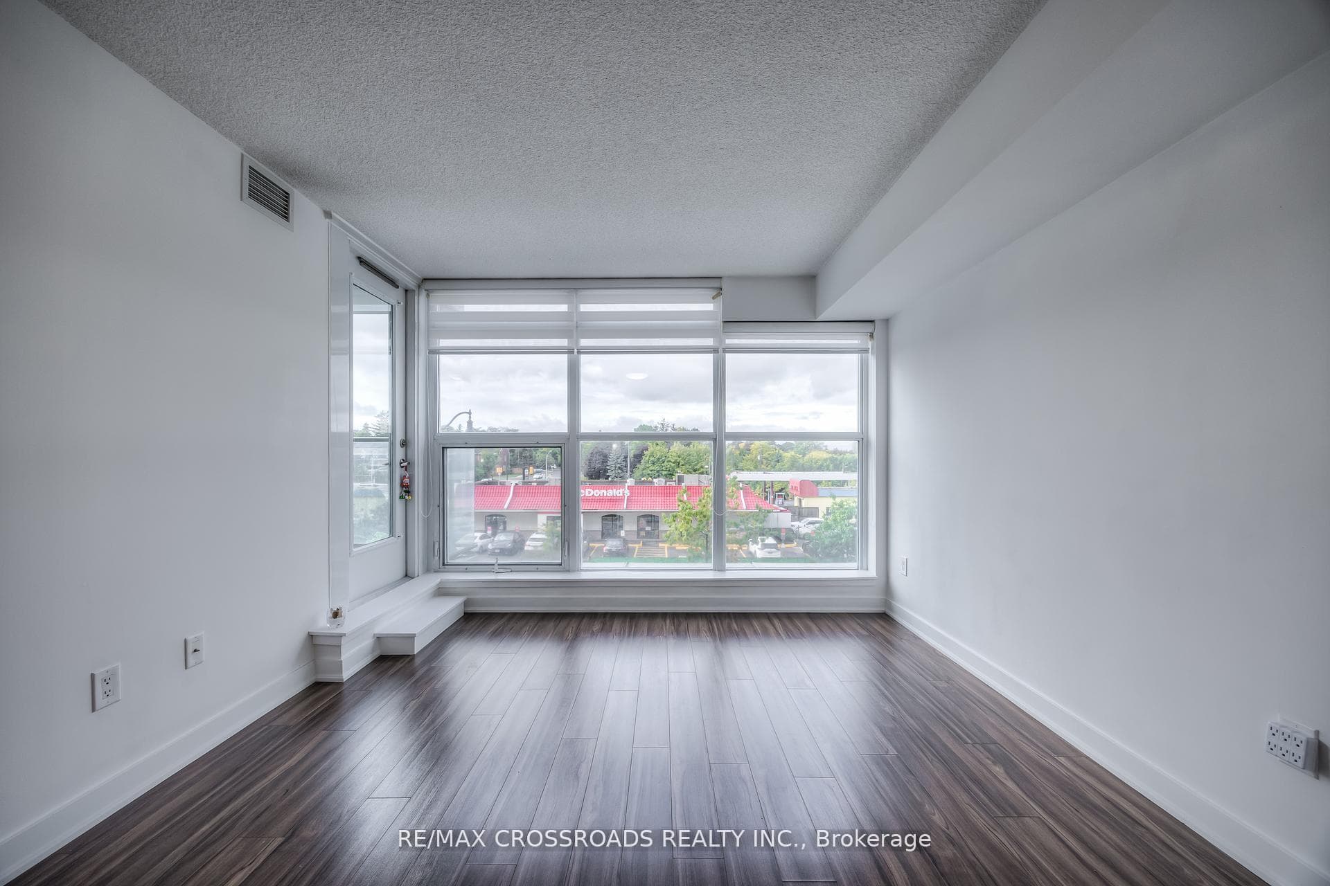 15 Singer Court Unit 206 photo 7