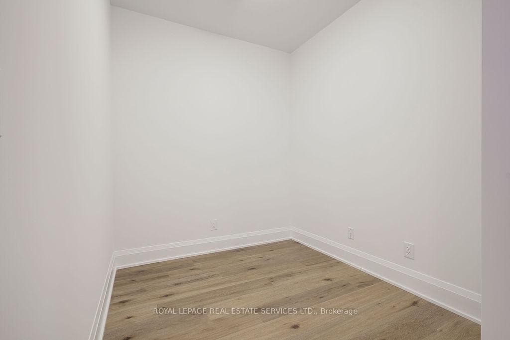 3079 Trafalgar Road Unit 2009 photo 18