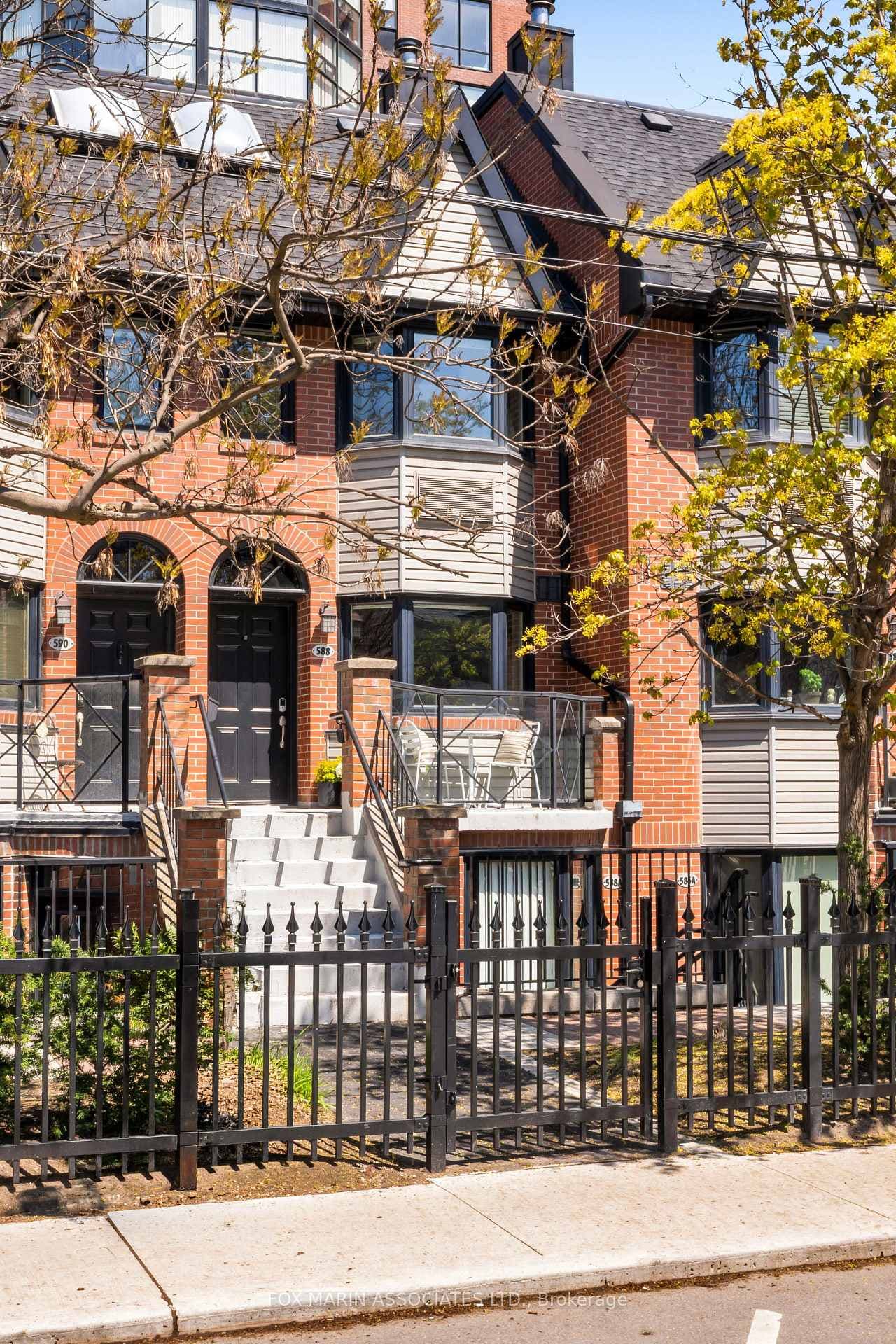 588 Wellington Street photo 45