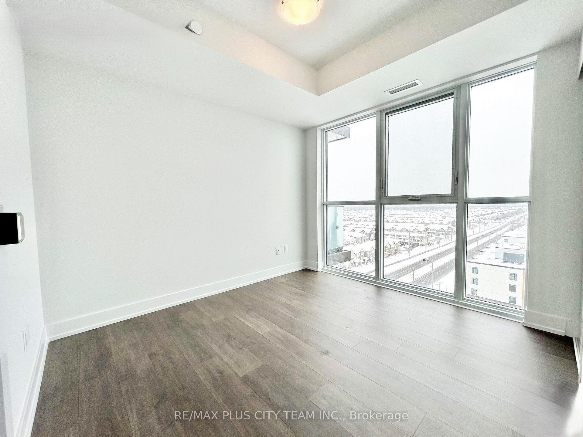 2550 Simcoe Street Unit 1217 photo 6