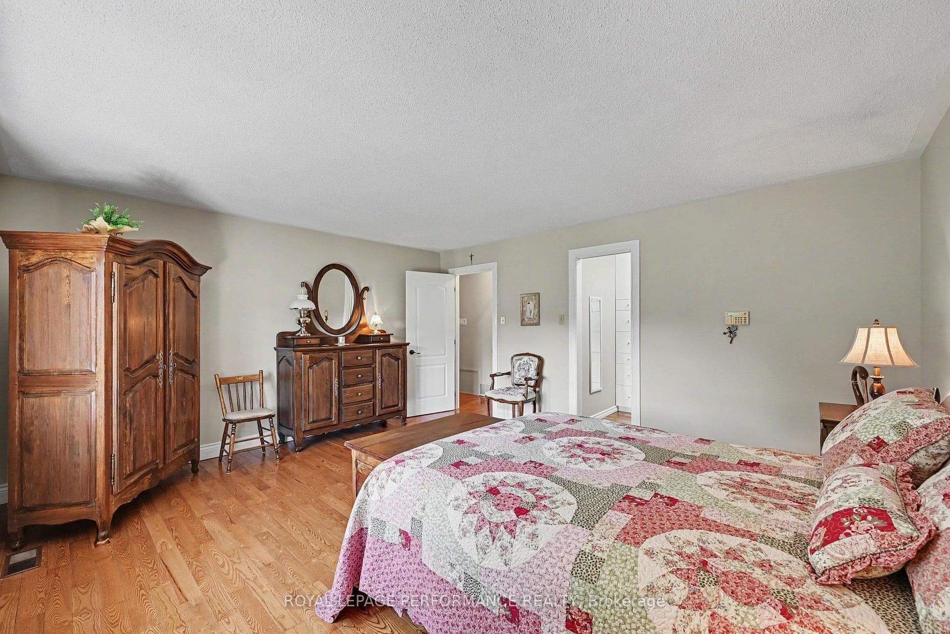 1401 Holy Cross Boulevard photo 19