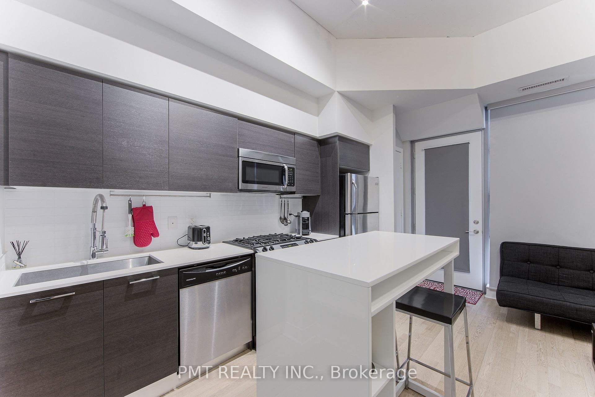 399 Adelaide Street Unit 105 photo 14