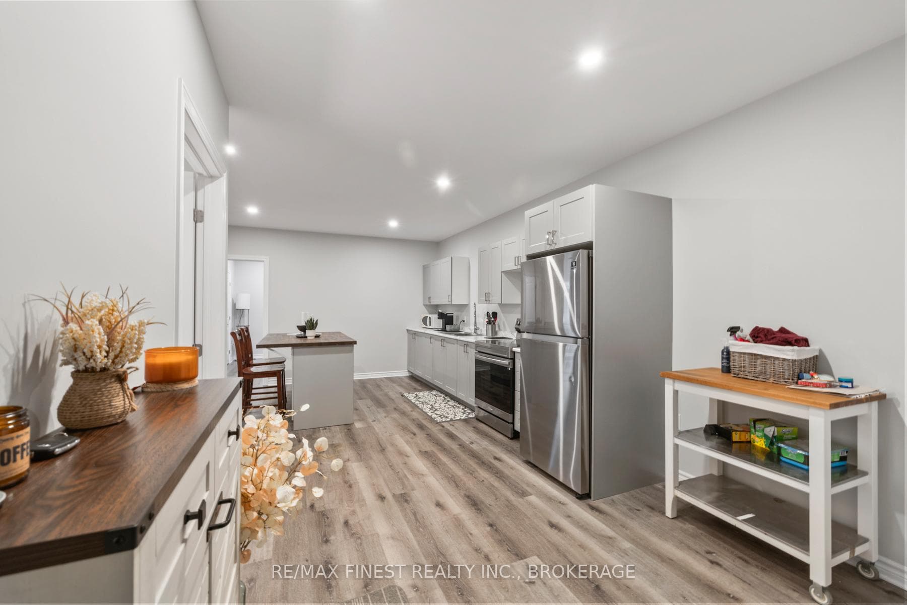 1383 Woodfield Crescent photo 23