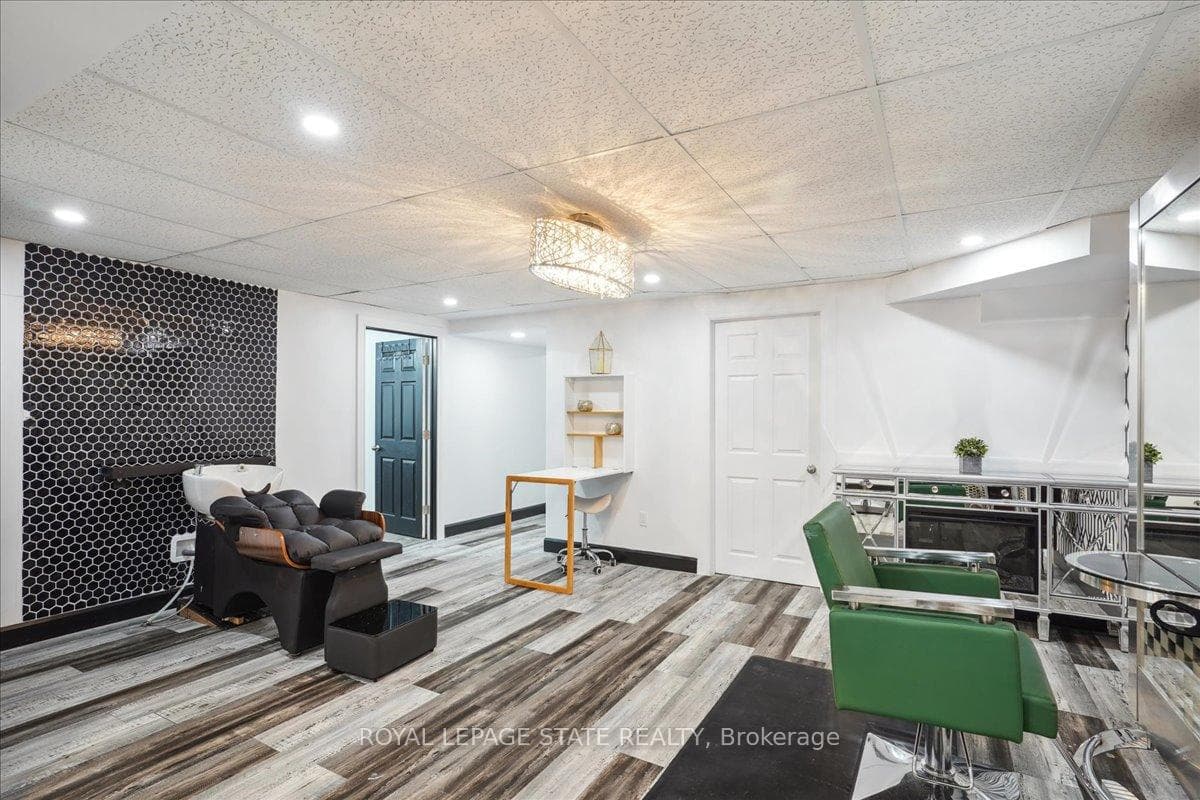 90 Marriott Place photo 31