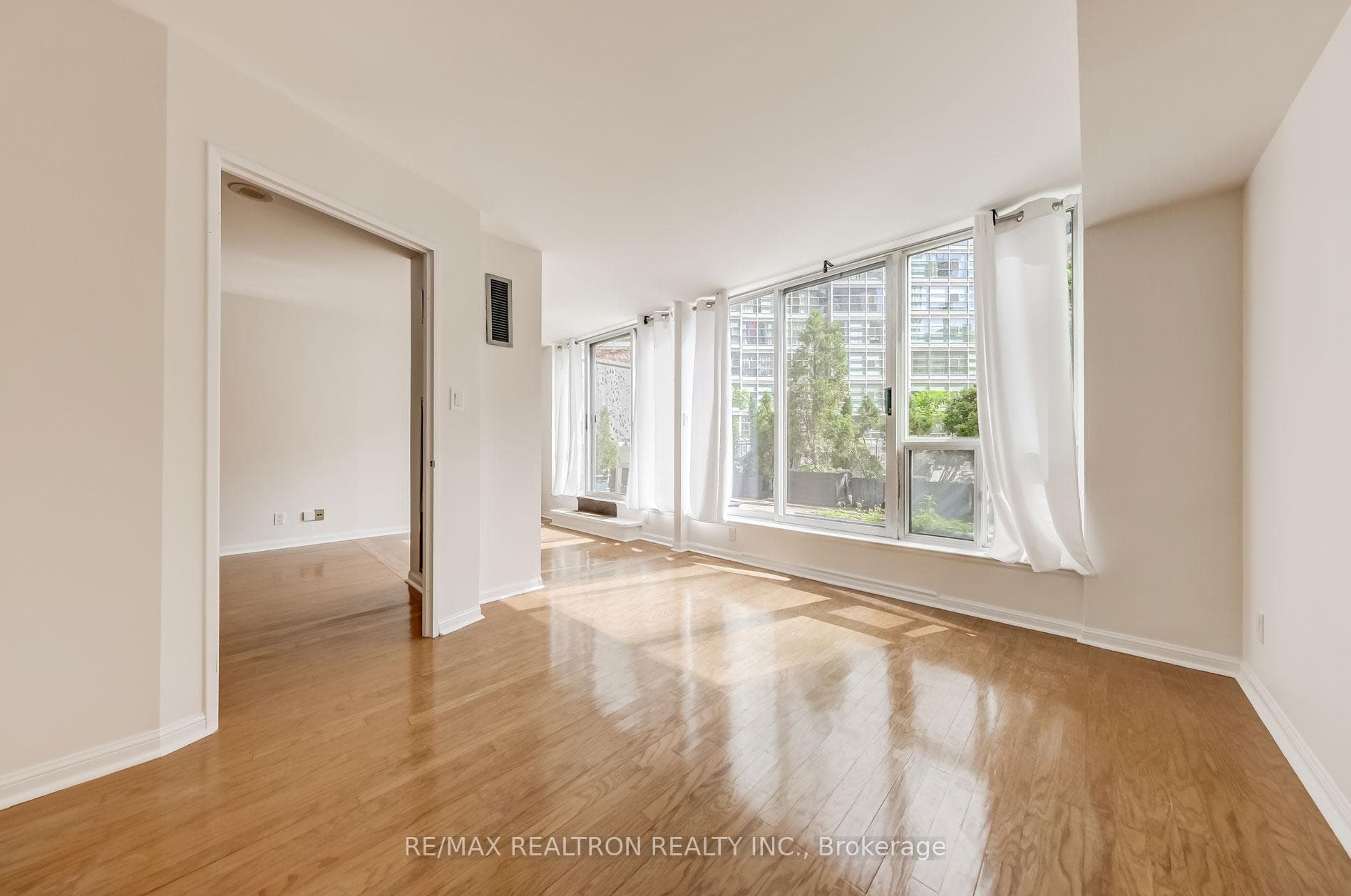 24 Wellesley Street Unit 207 photo 6