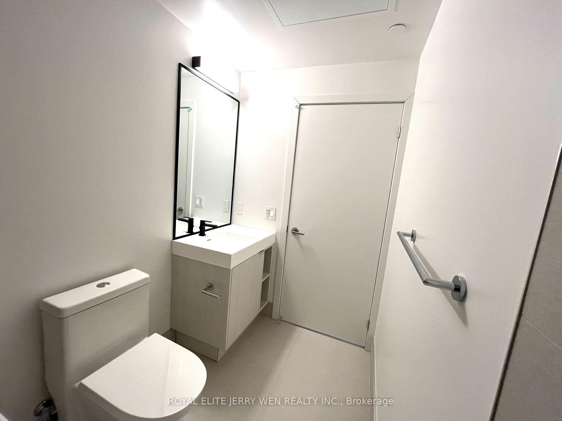 250 Lawrence Avenue Unit 613 photo 13
