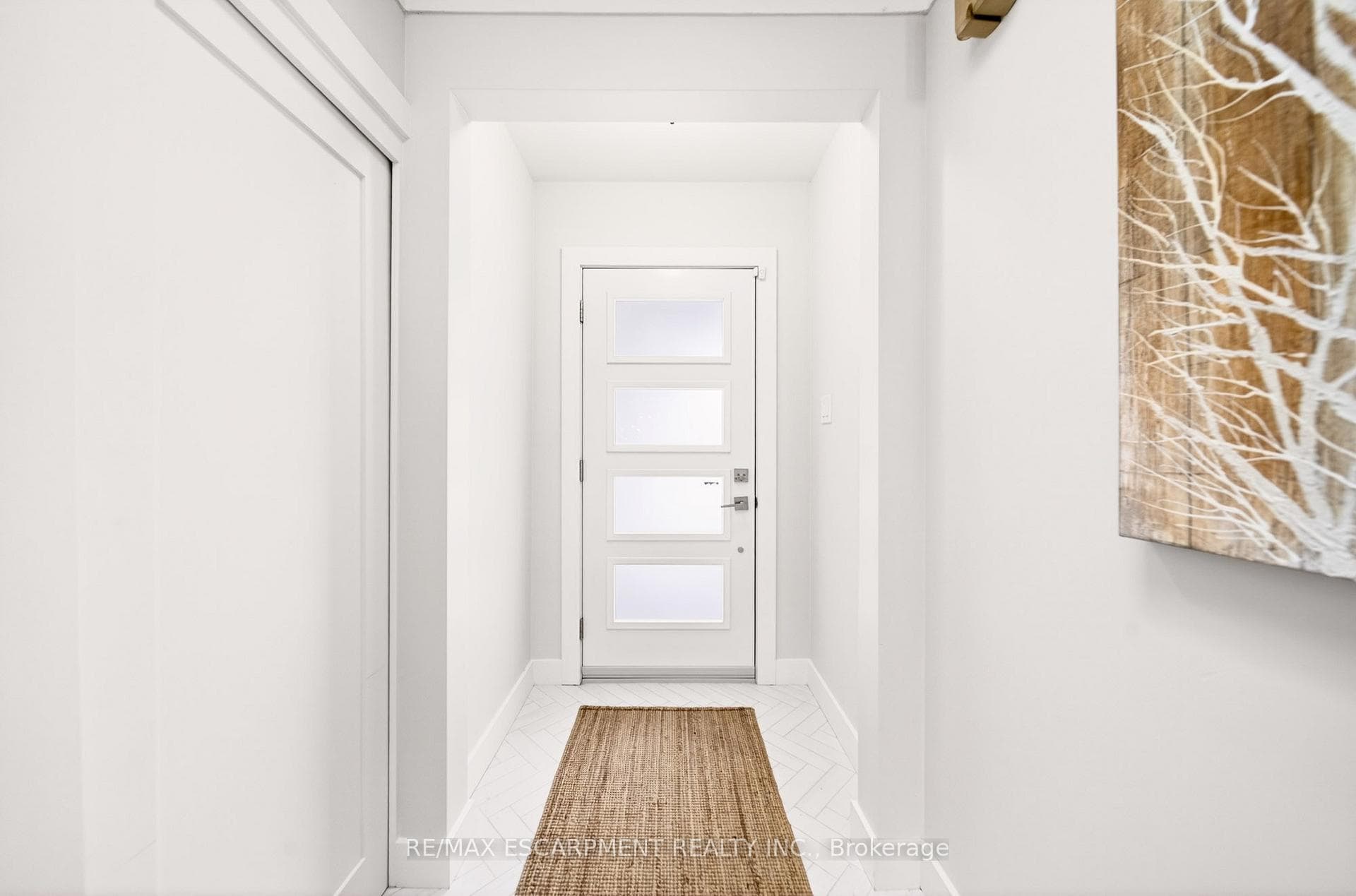 Spacious Foyer