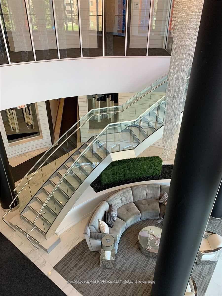 9471 Yonge Street Unit 1511 photo 10
