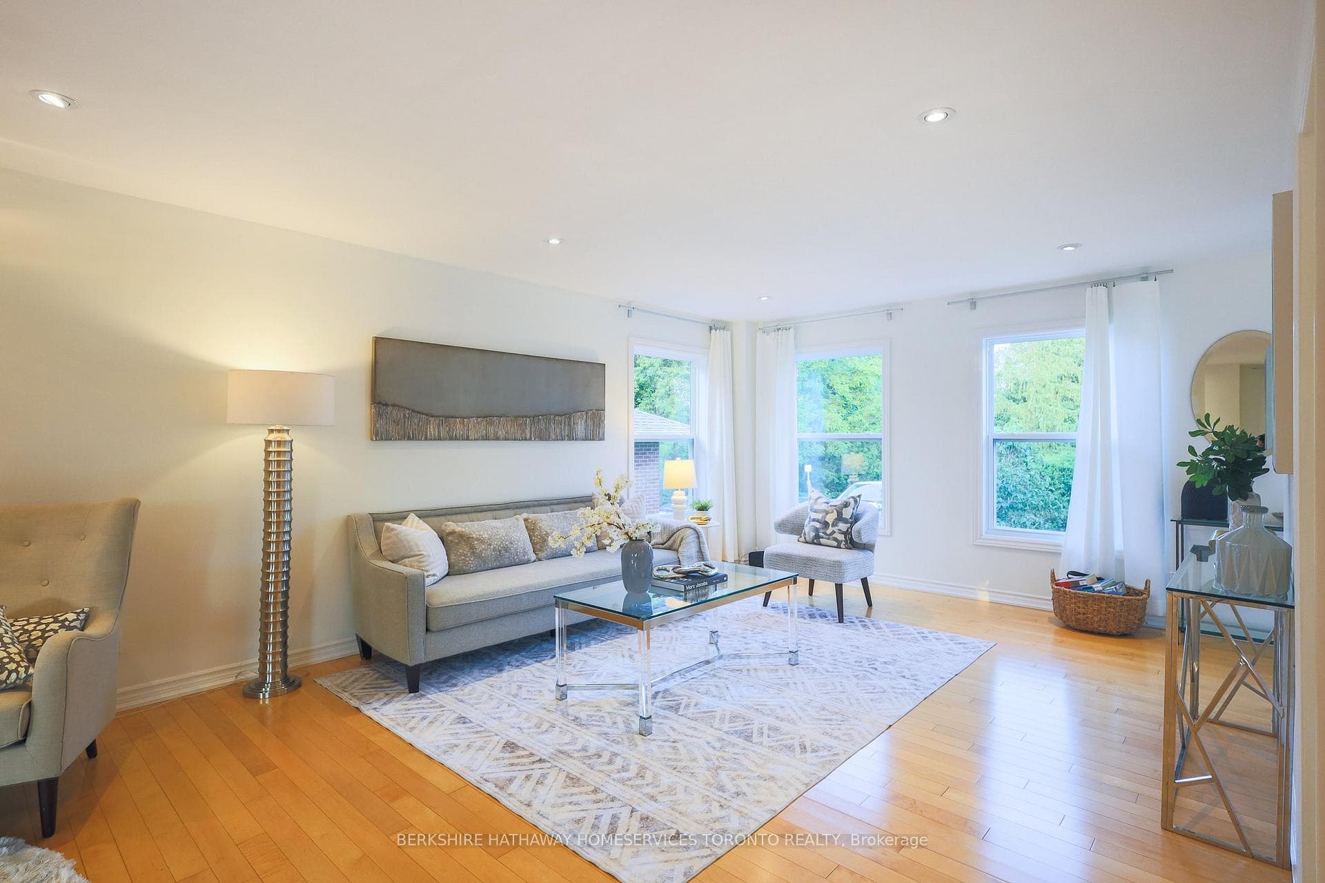 231 Victoria Street photo 3