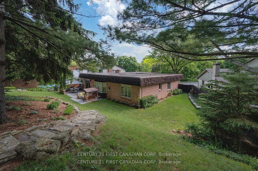 43 Compton Crescent photo 32