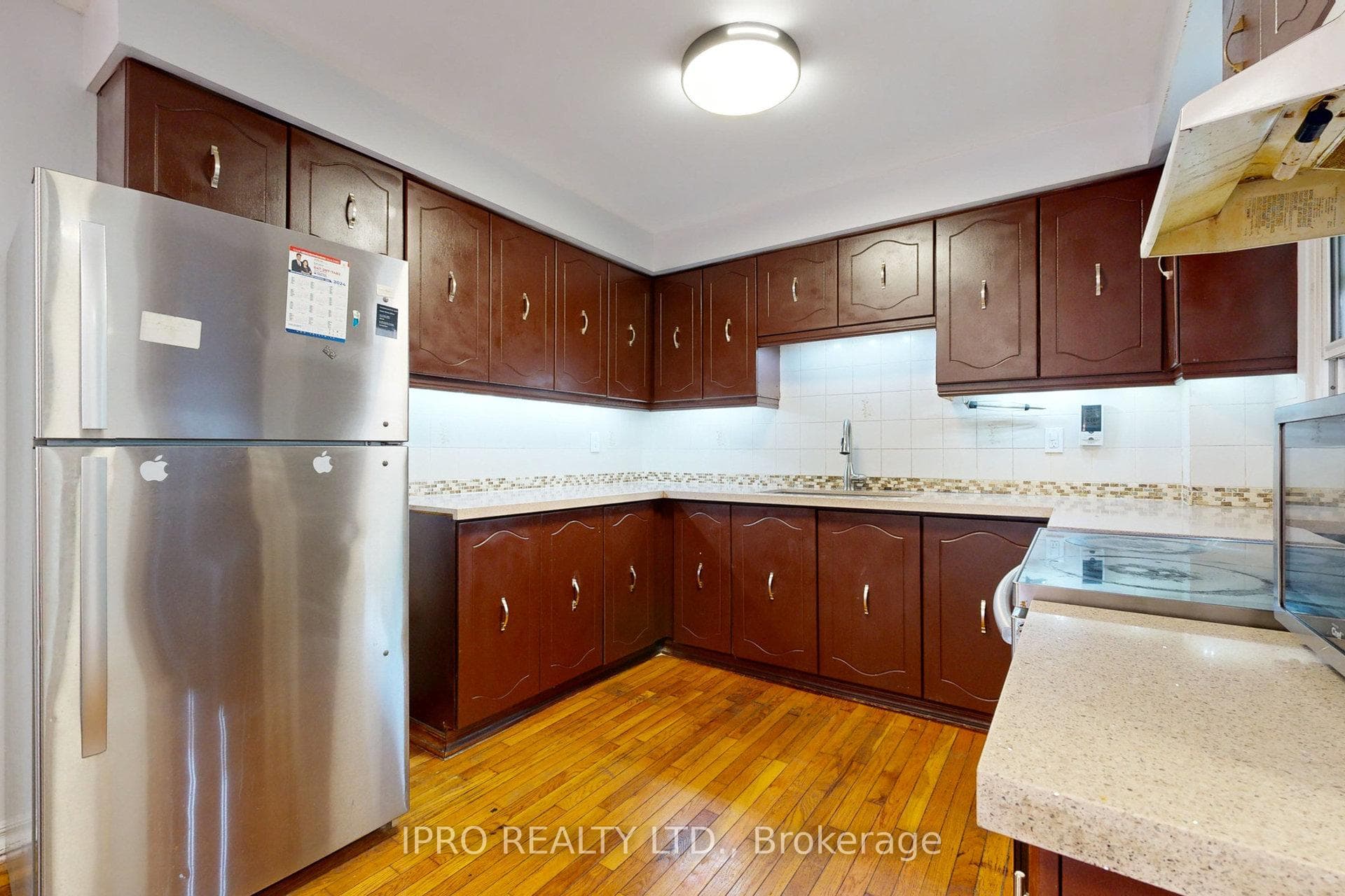 32 Tipton Crescent photo 6
