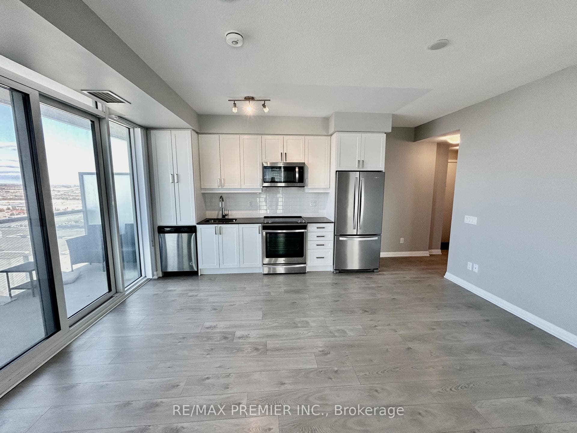 7895 Jane Street Unit 2413 photo 3