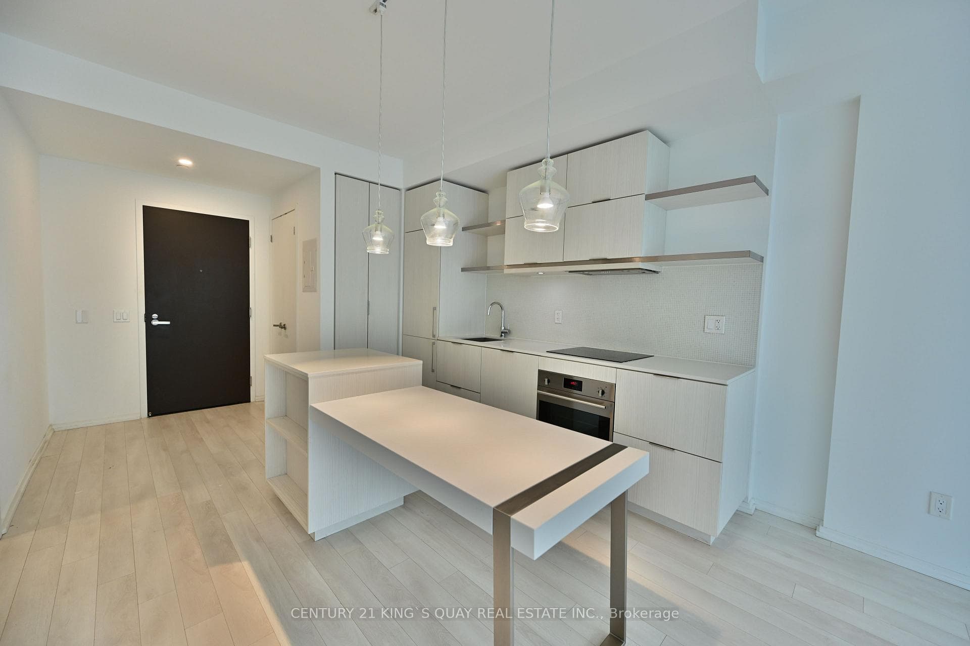 197 Yonge Street Unit 1907 photo 5