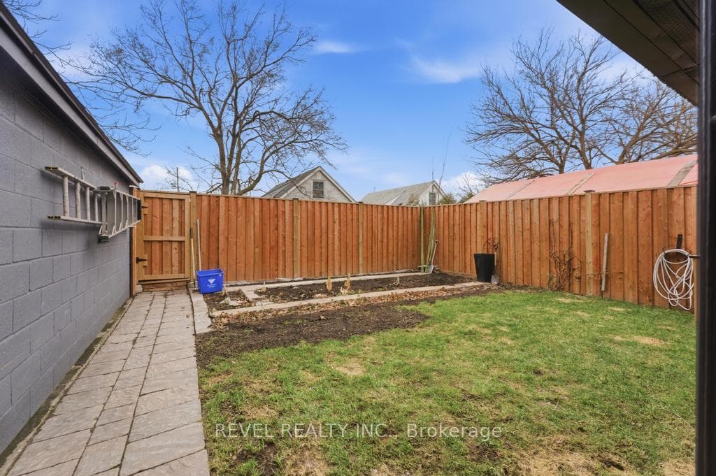 44 Jefferson Avenue photo 13